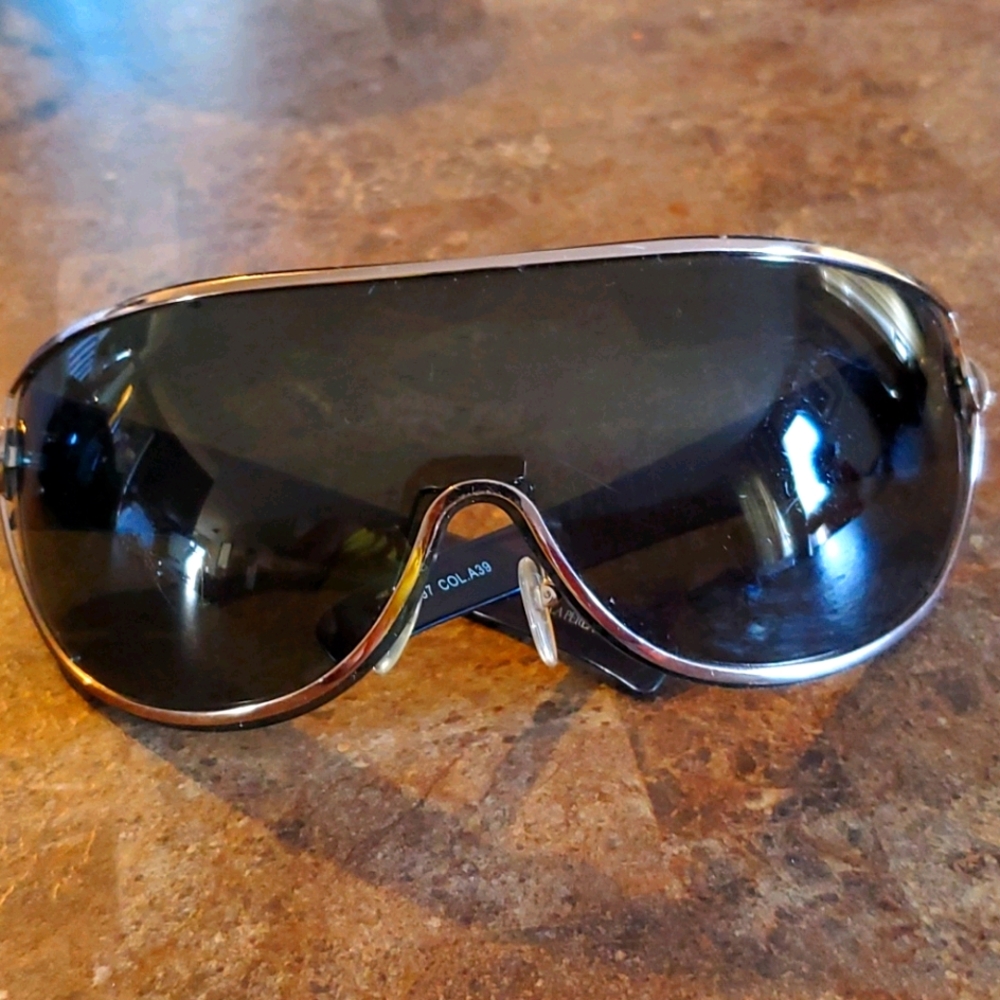 La Perla sun glasses in black.